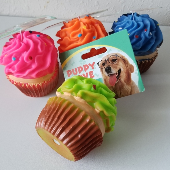 1 left Blue Squeak Cupcake Dog Toy New - Picture 5 of 16